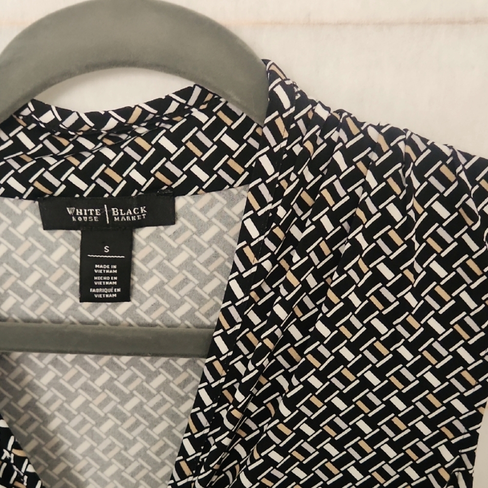 White House Black Market Geometric Sleeveless Ruched Front Blouse EUC